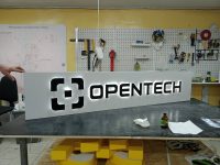 Псевдообъёмные буквы с контражурной подсветкой