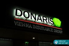 Litere volumetrice cu iluminare laterală