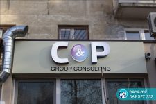 Litere volumetrice cu iluminare laterală