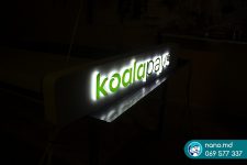 Litere volumetrice cu iluminare laterală